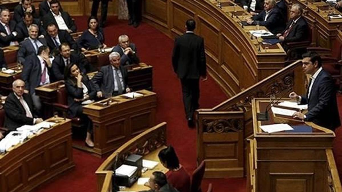 Syriza hükümeti 2 milletvekili kaybetti