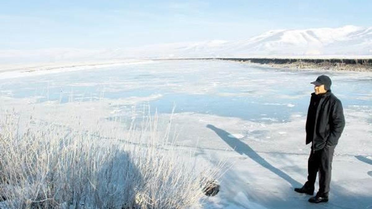 Ardahan’da nehir dondu!