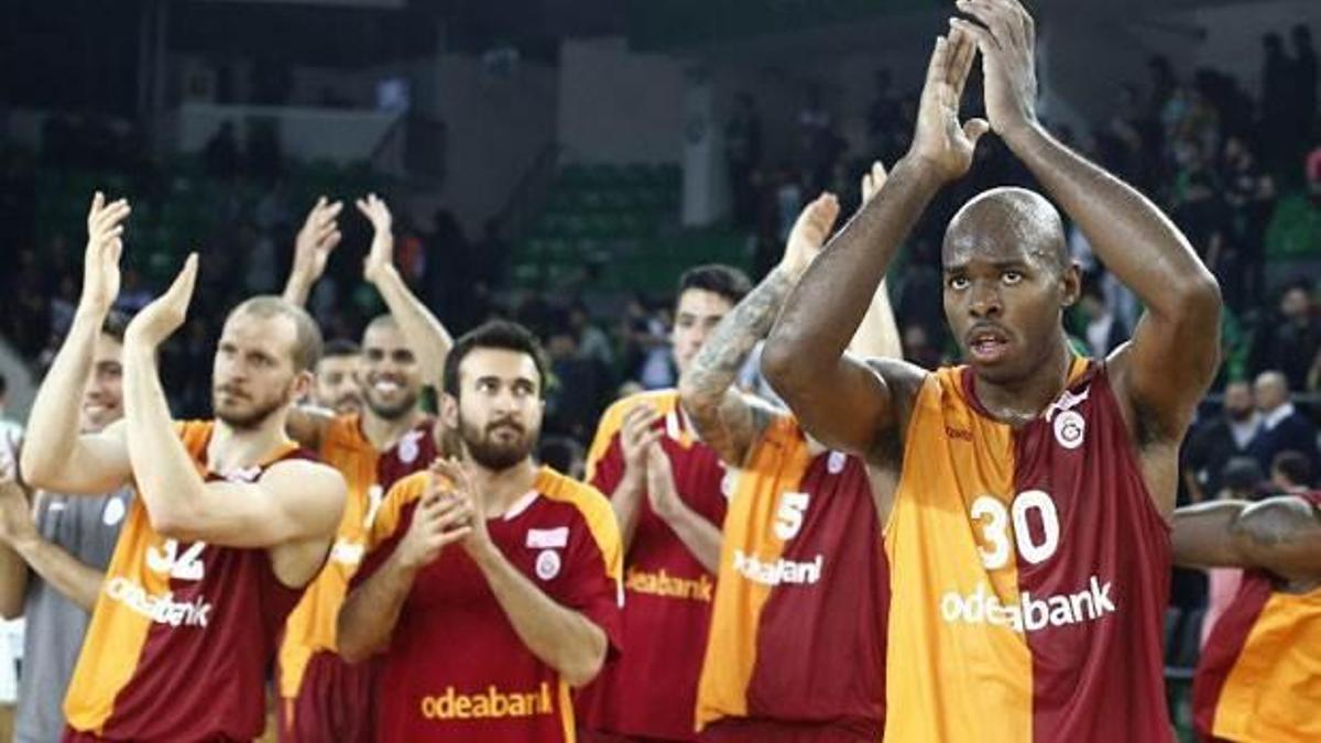 Aslan zirveyi sağlama aldı
