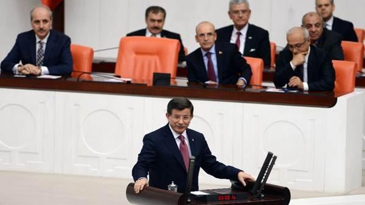 Davutoğlu: Biz olsak ne yapardık diye düşünün