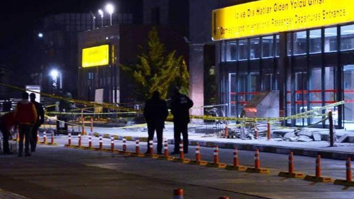 Gaziantep Havalimanı'nda bomba alarmı!