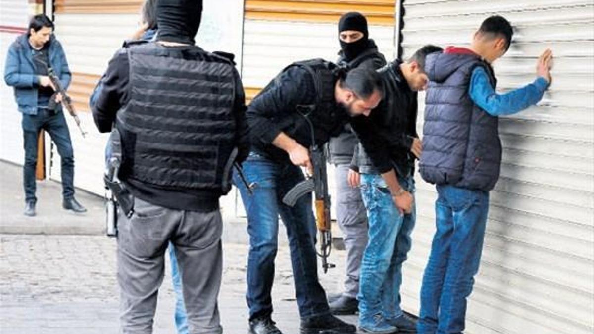 Polise ateş açan kadın öldürüldü!