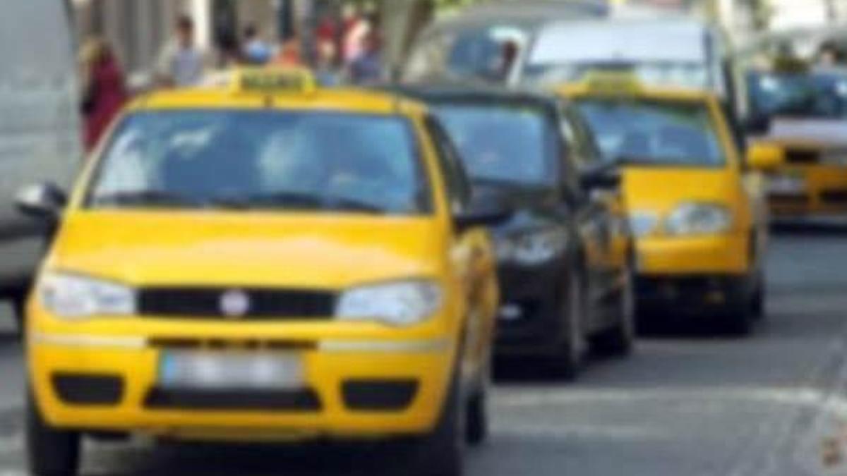 İstediği yoldan gitmeyen taksicinin boğazını kesti
