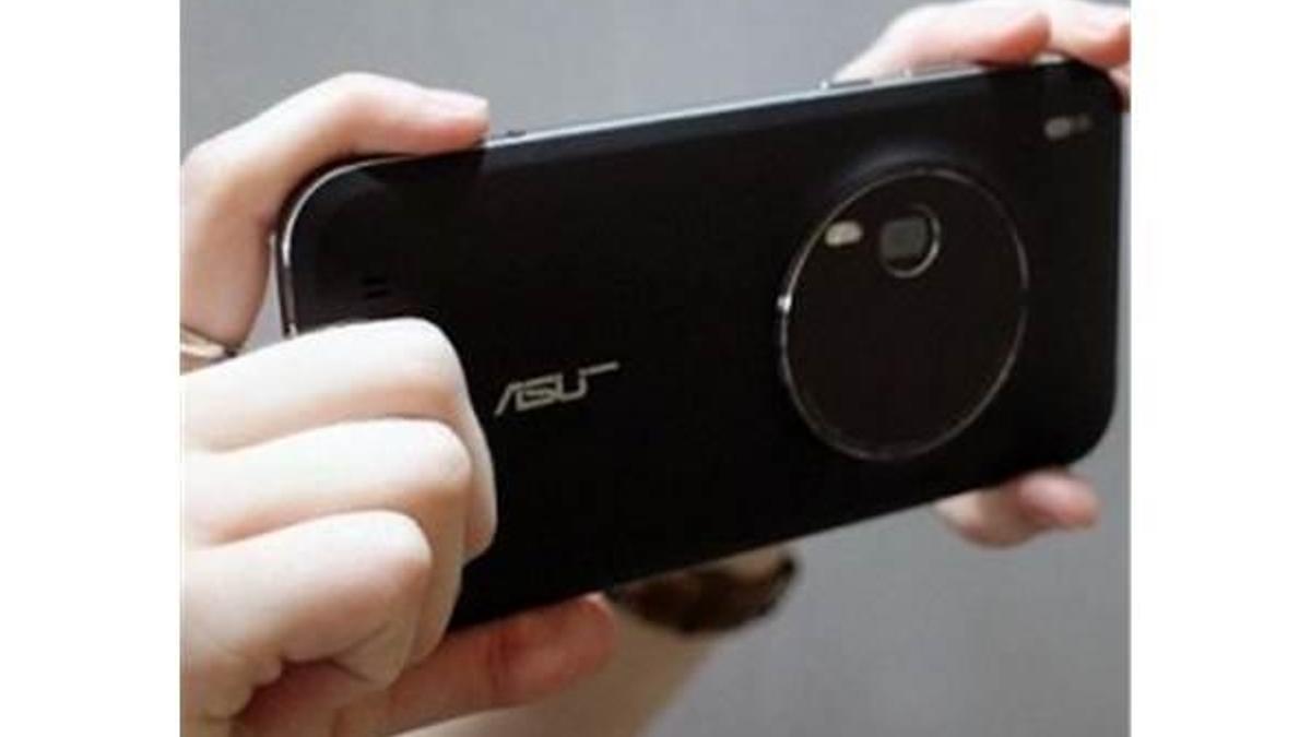 Asus'un merak uyandıran telefonu ZenFone Zoom satışa sunuluyor