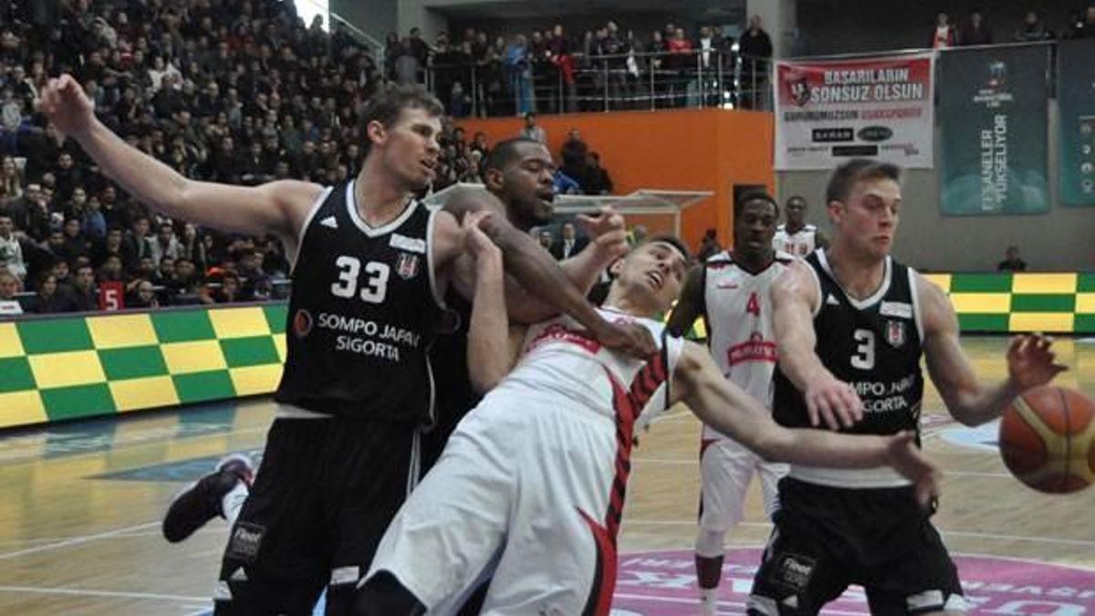 Beşiktaş son saniyede yıkıldı