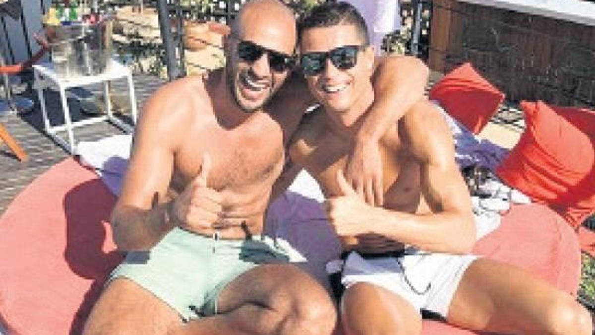 ‘Ronaldo eşcinsel’ iddiası
