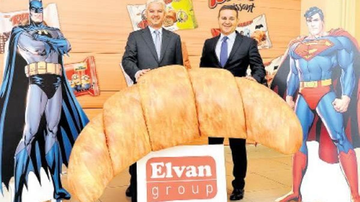 Batman ve Superman ile kruvasan yedirecek