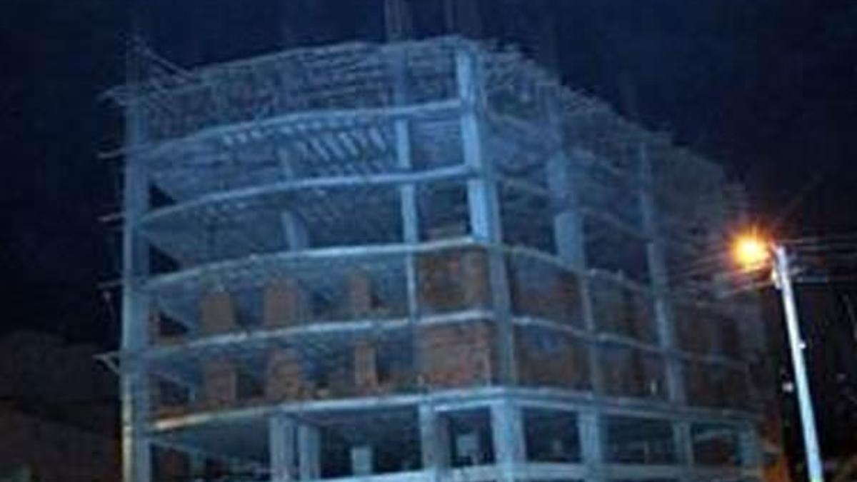 Hamile kadın inşaata çıkıp intihara kalkıştı
