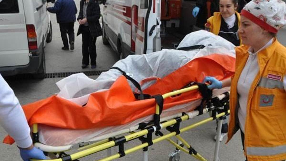 Bonzai içip suya düşen asker, donmak üzereyken bulundu