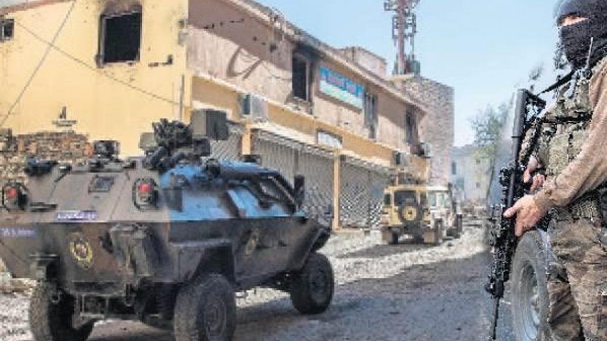 Hakkari’de 20 zırhlı araçla operasyon