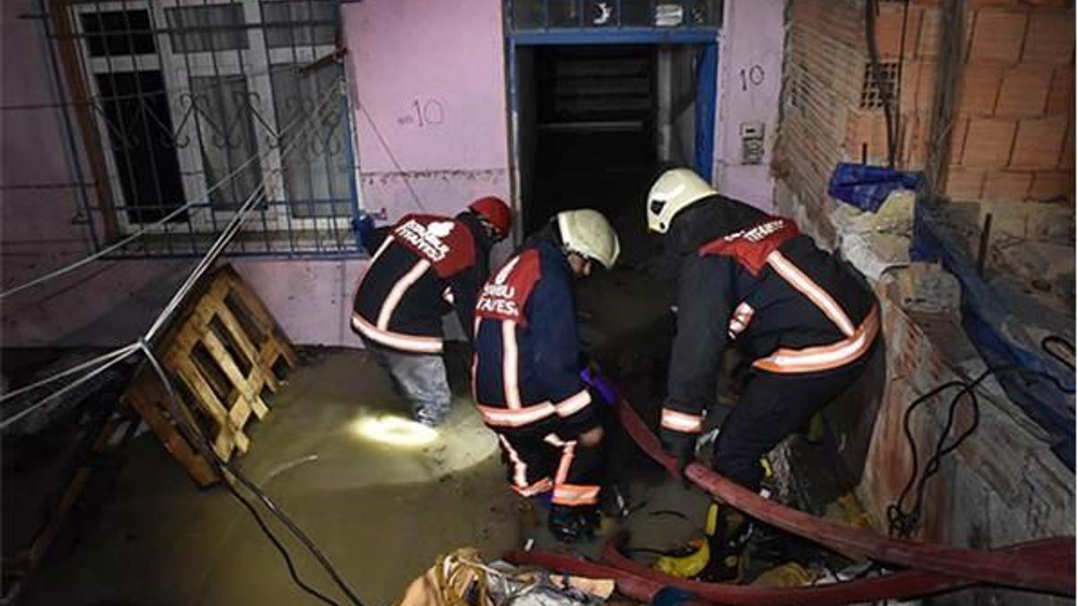 Avcılar'da su deposu patladı!