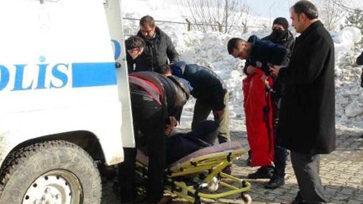 Hakkari Üniversitesi'nde gerginlik:1 polis yaralandı, 8 öğrenci gözaltına alındı