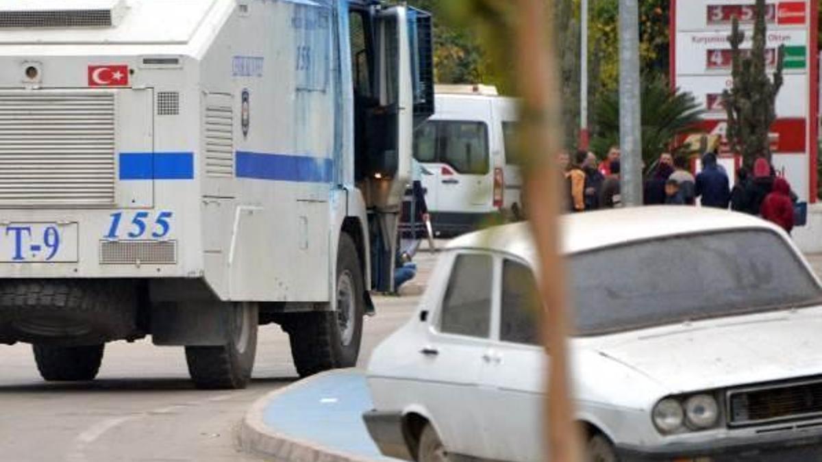 Plakasız ’Beyaz Toros’, bomba alarmına neden oldu