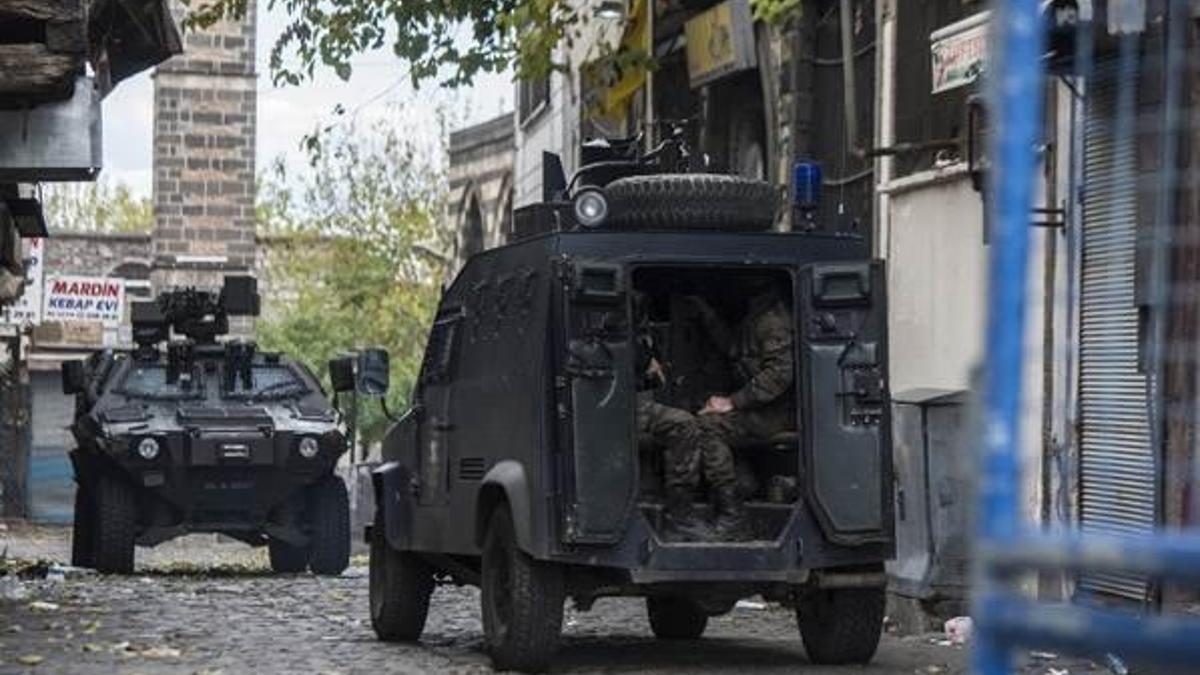 Diyarbakır'da polise silahlı saldırı: 1 yaralı