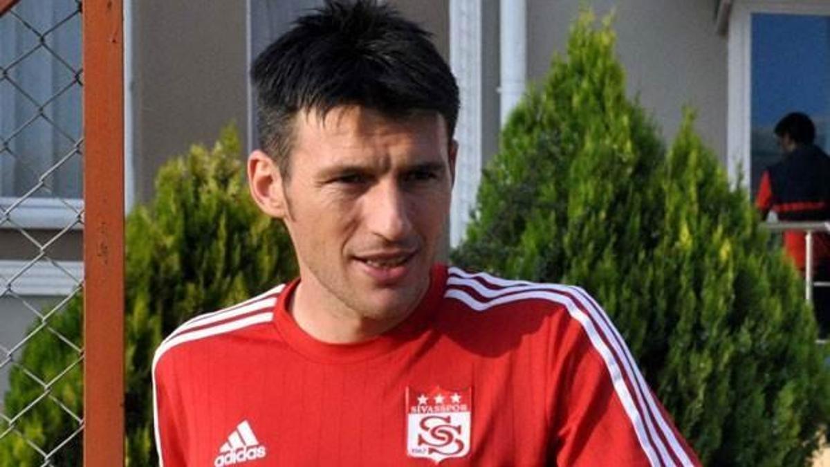 "Futbolu bırakmayı düşündüm"