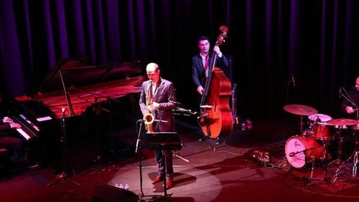 Kerem Görsev quartet caz severleri büyüledi