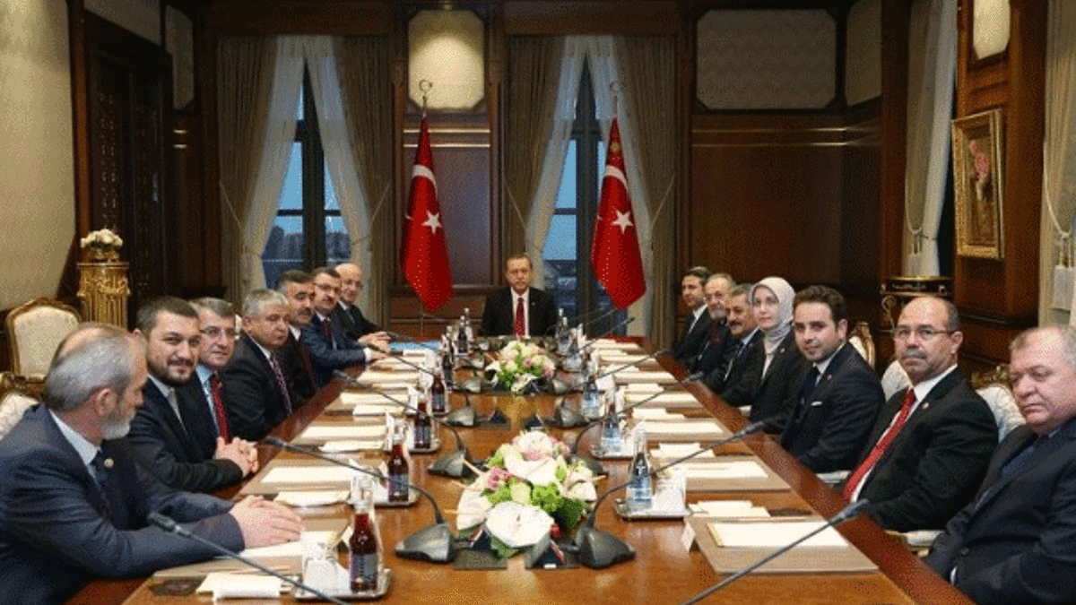 Erdoğan: Adam bazukayla Meclis'e geliyor
