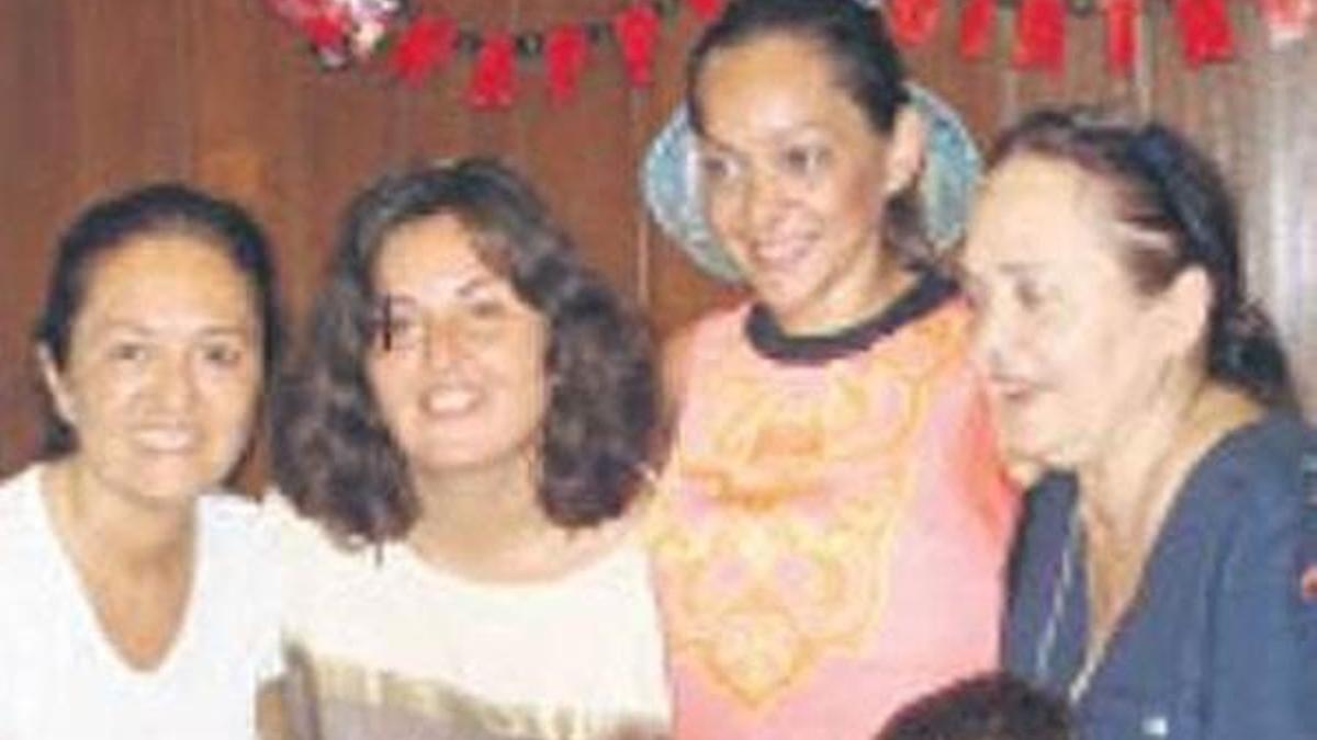Ressam kız, öz annesini boğdu