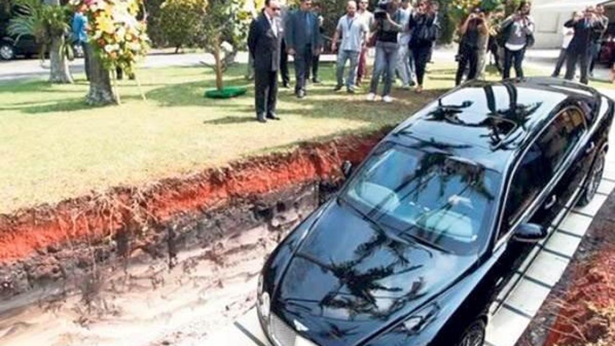 Lüks aracını öbür dünyada kullanmak için toprağa verdi!