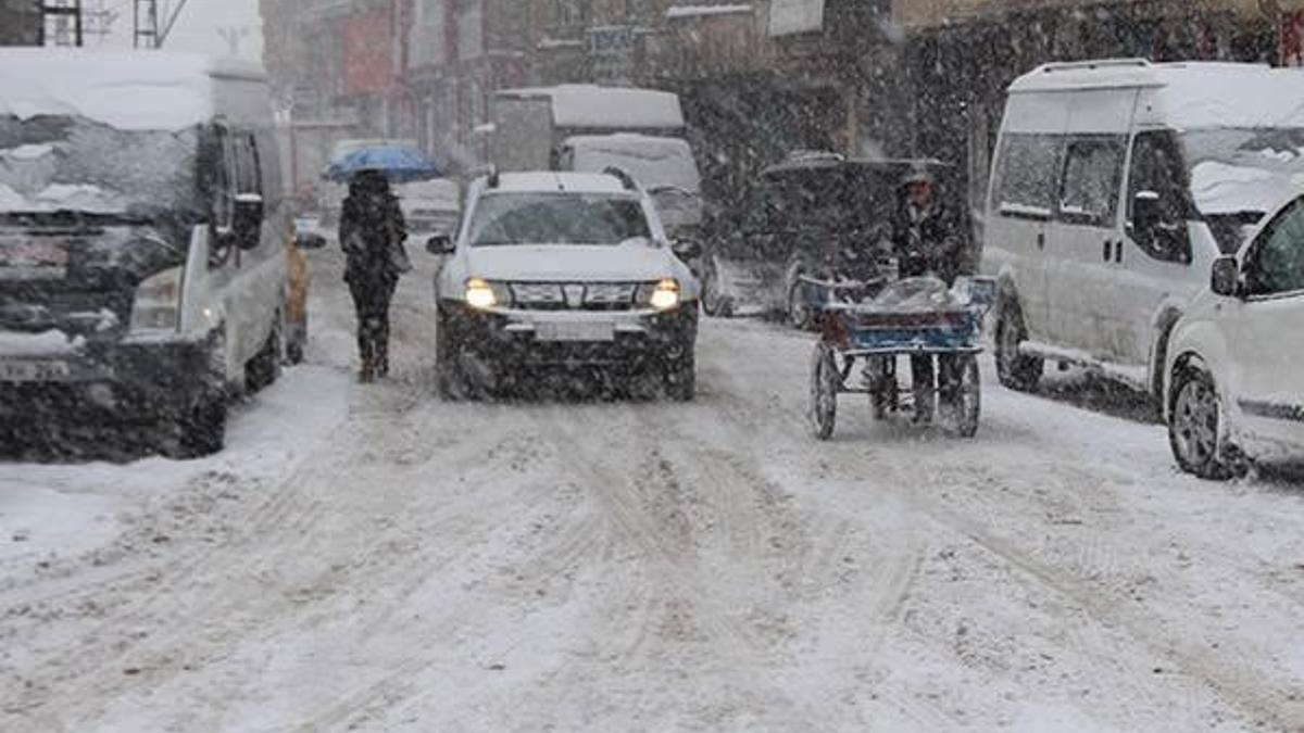 Kar, Doğu’da 1065 köy yolunu kapattı