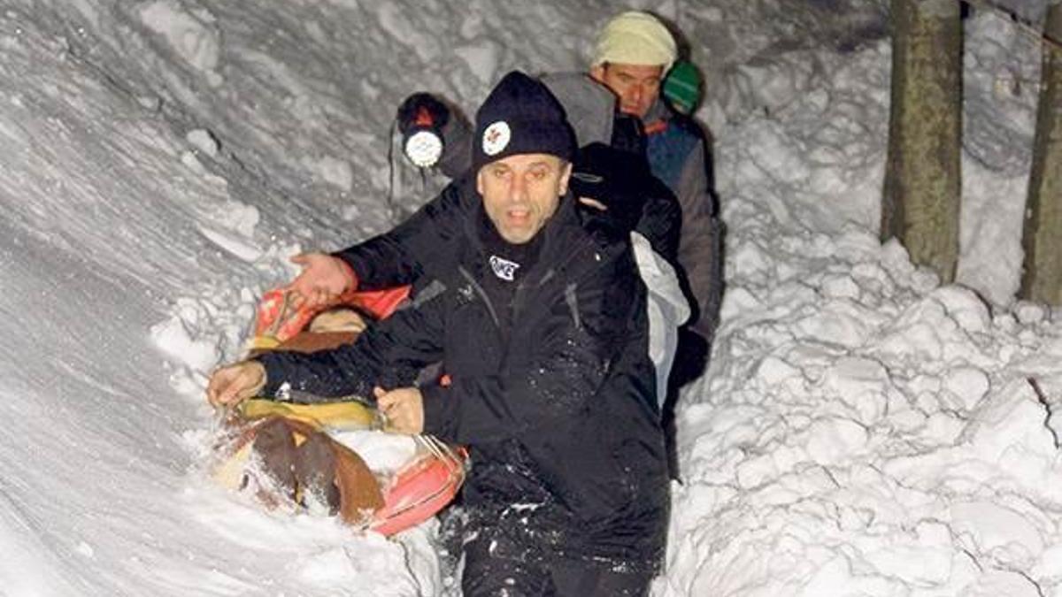 4 metre karda kurtarma mücadelesi