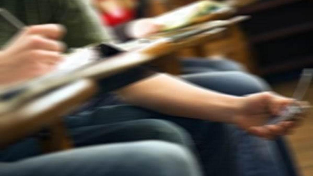 Açık Öğretim Lisesi Sınavı'nda whatsapp'la kopya iddiası