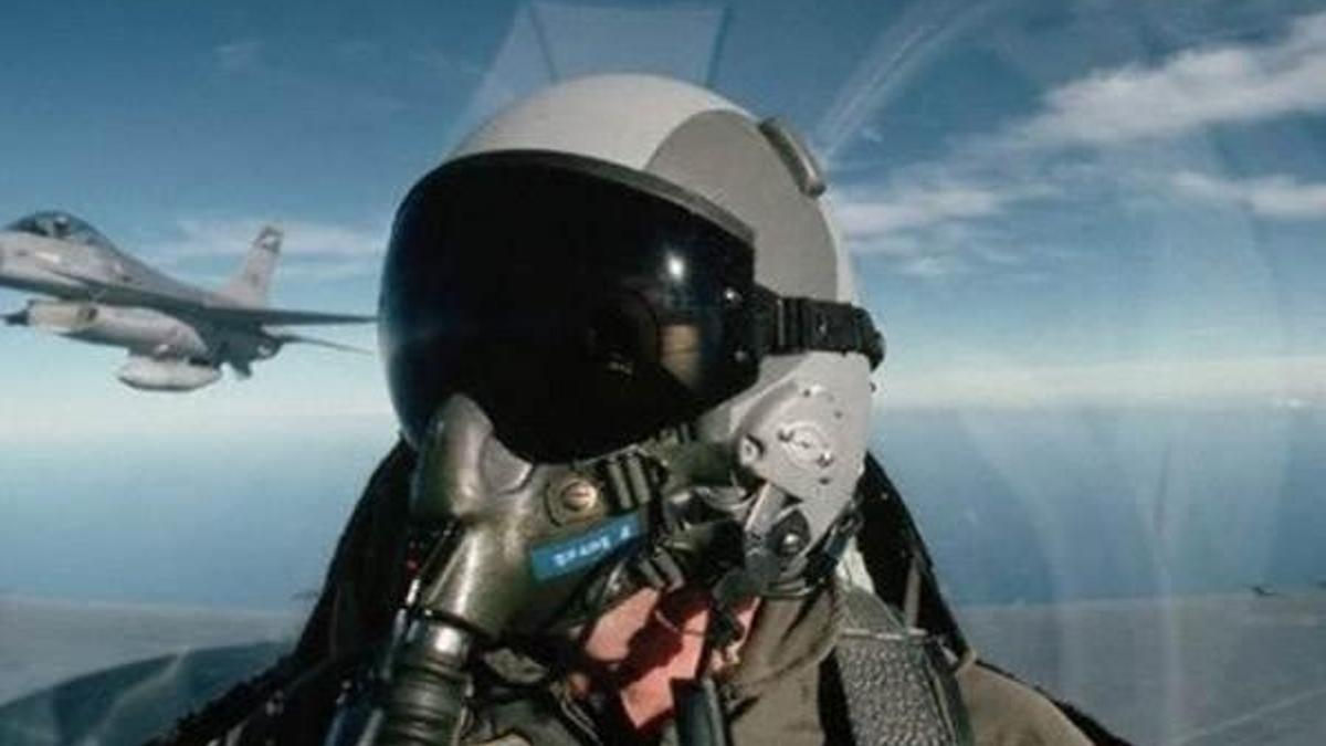 Türk pilot 11 saniyede 15 bin fite çıktı