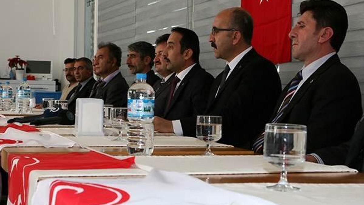 MHP’de başkanlar kılıçları çekti