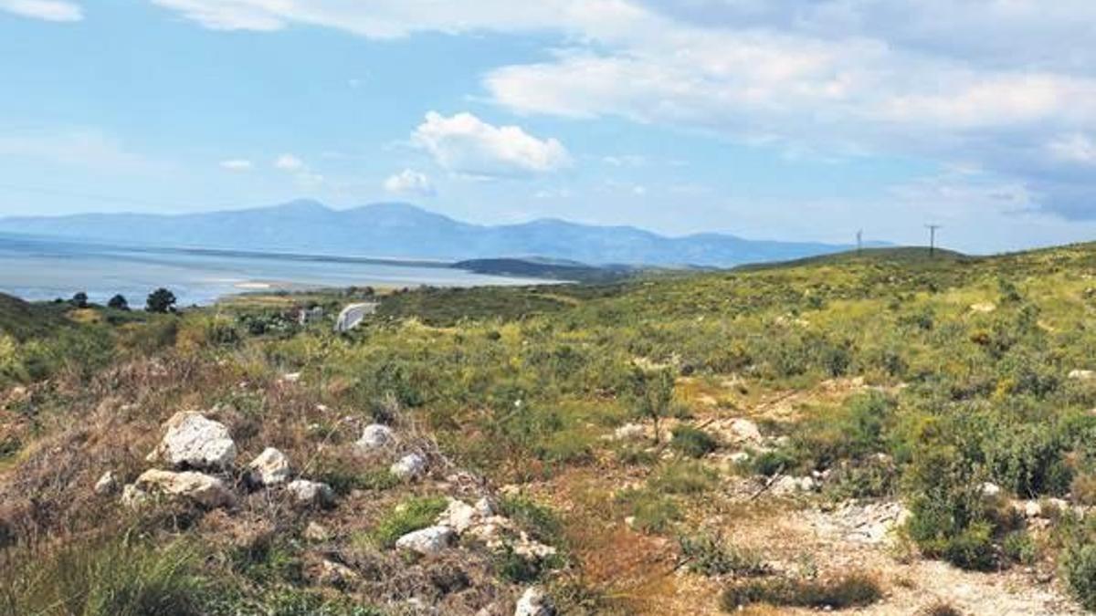 Turistik ilçede denize sıfır açık cezaevi