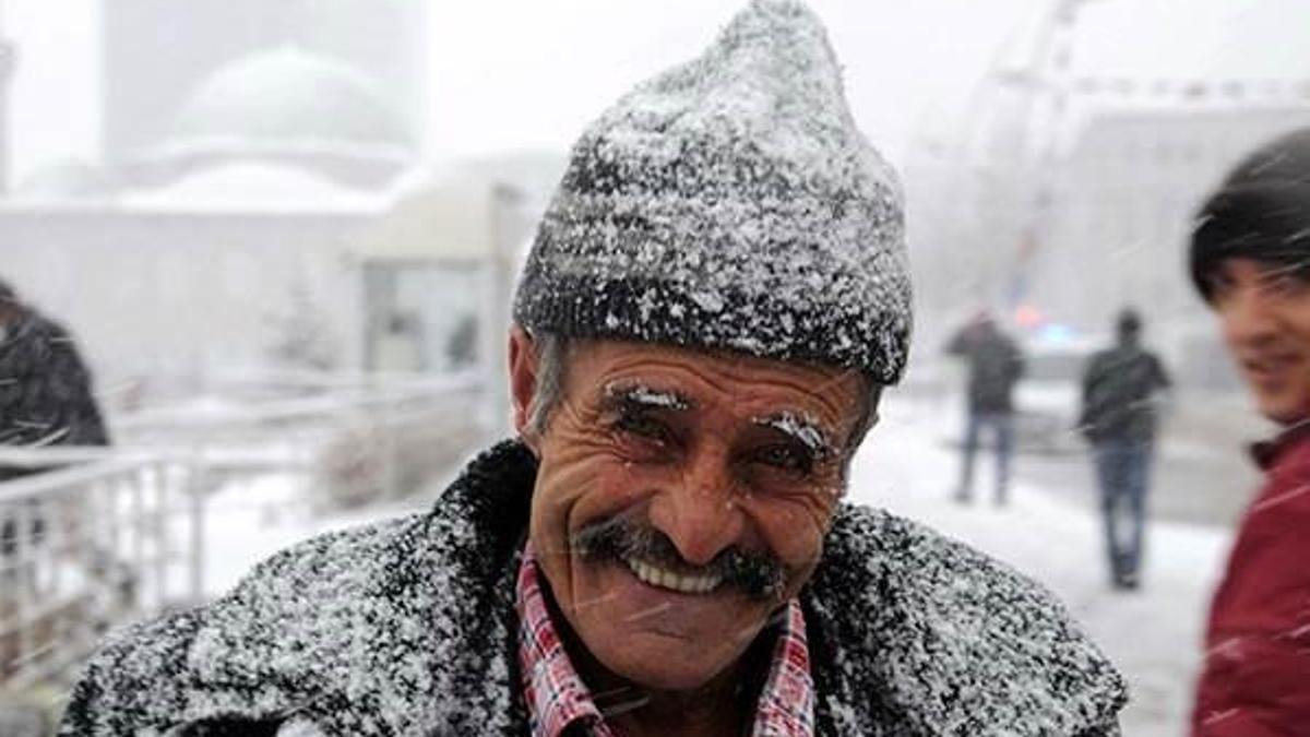 Erzurum’a 3 saatte 30 santim kar yağdı