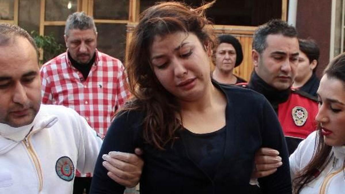 Eşini sokak ortasında dövdü