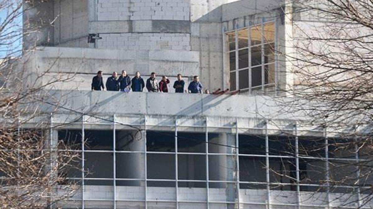 İşçilerden toplu intihar eylemi