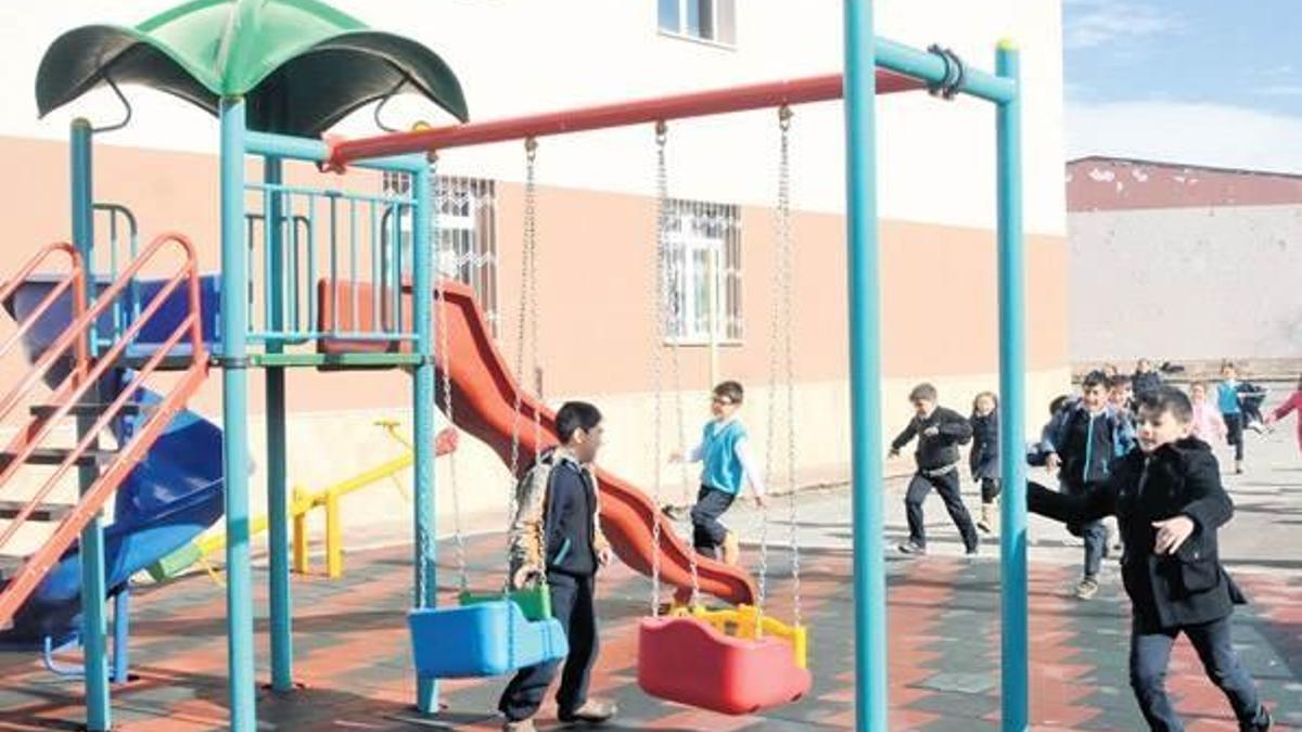 Seçimi kazandı sözünü tutup oyun parkı yaptı