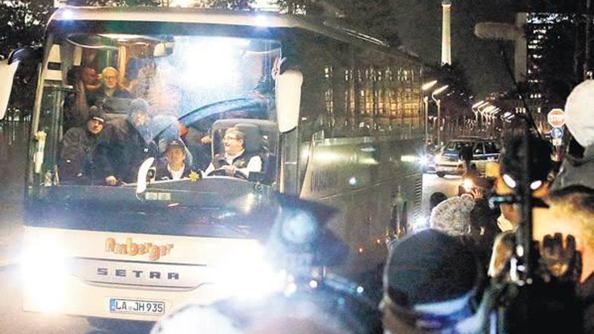 Merkel’e bir otobüs sığınmacı gönderdiler