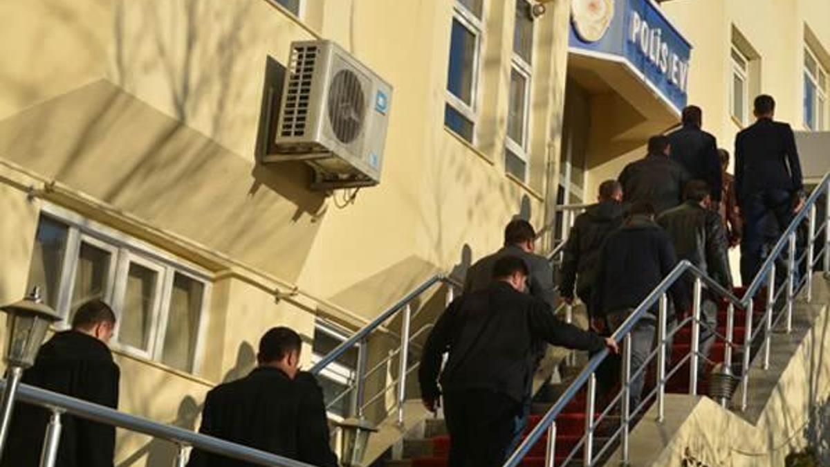 Siirt halkı gruplar halinde Emniyet Müdürü'ne taziyeye geldi