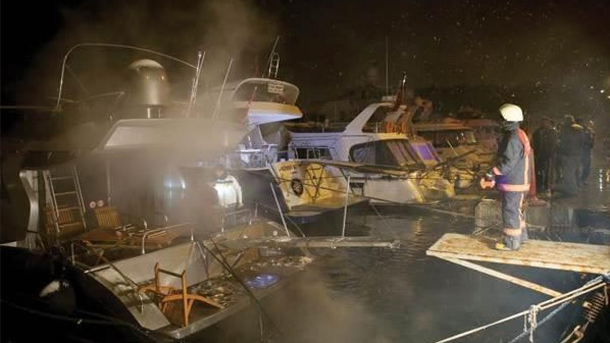Bebek'te tekne yangını korkuttu