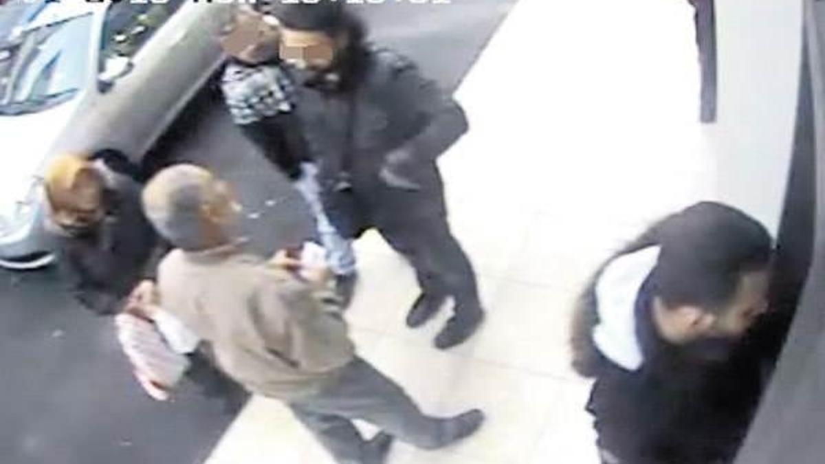 Emeklinin önce derdini dinlediler sonra soydular