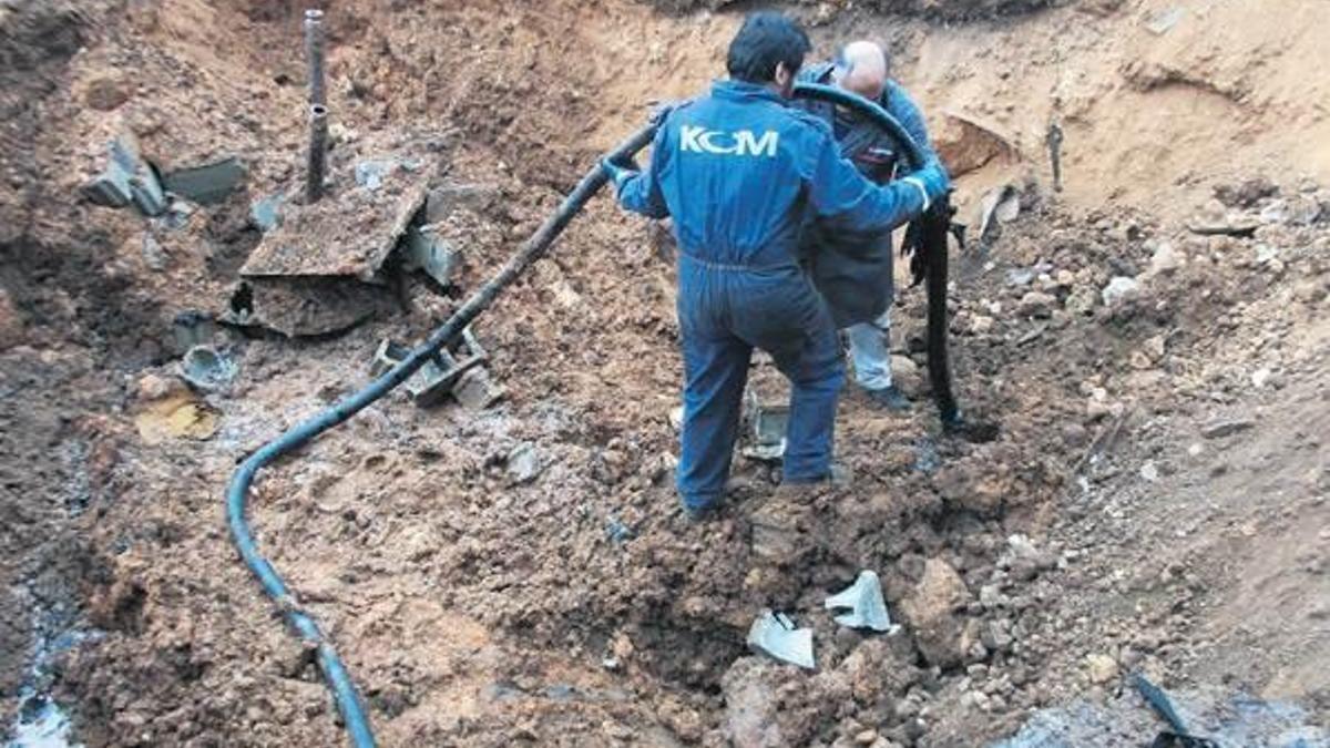 Boru hatlarından petrol çalan çete çökertildi!