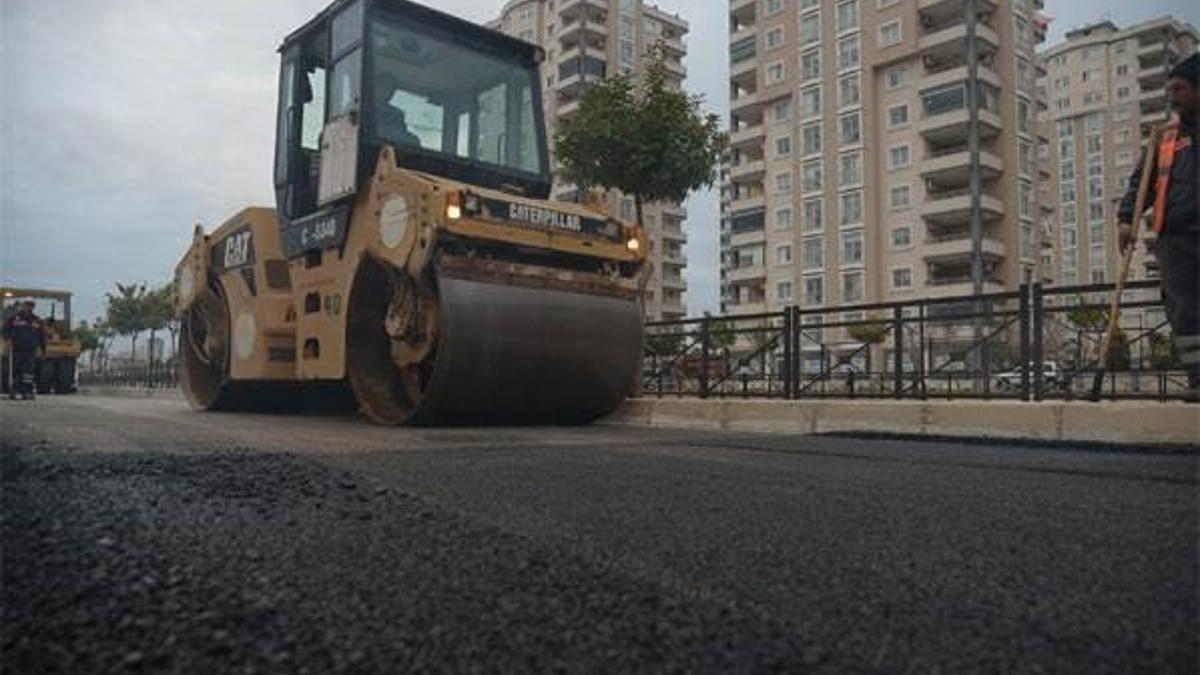 Mavi Bulvar’da asfalt yenileme