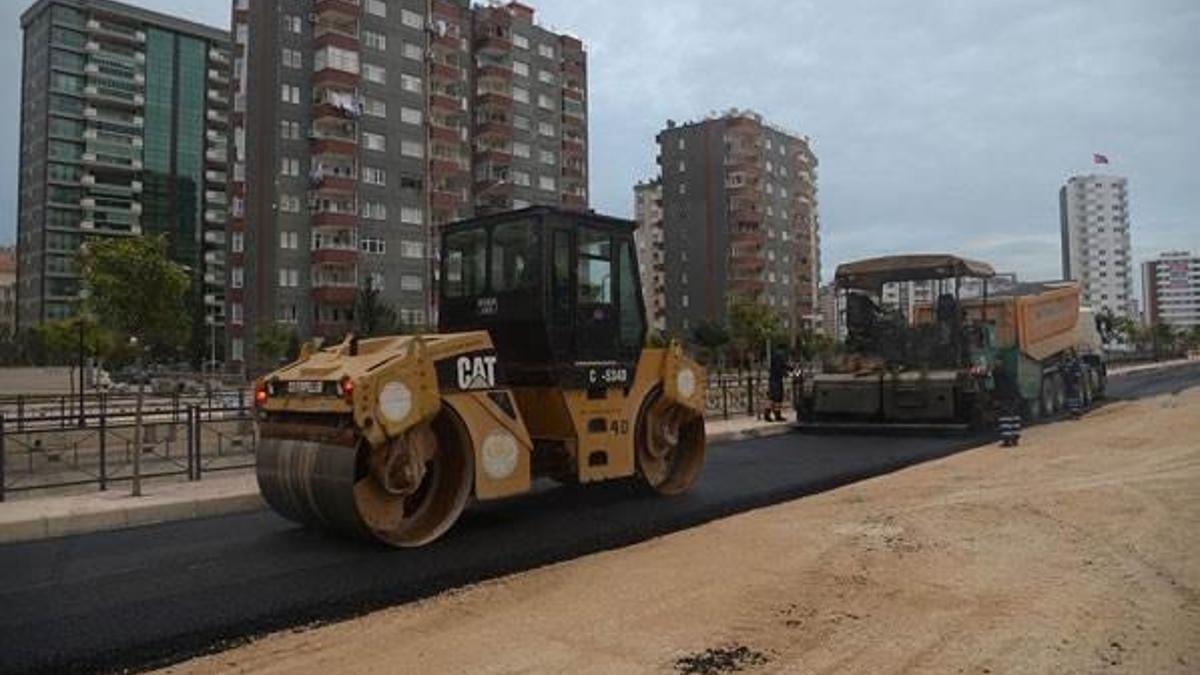 Mavi Bulvar'da asfalt çalışması sürüyor!