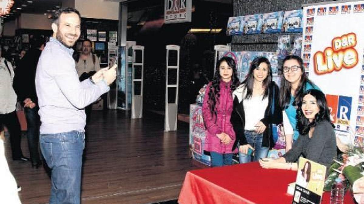 Başak imzaladı eşi görüntüledi