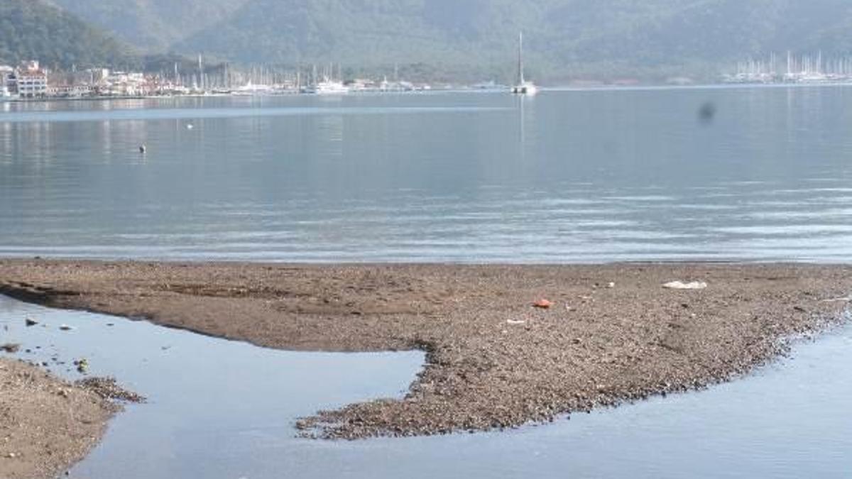 Marmaris'te 15 gündür deniz çekiliyor