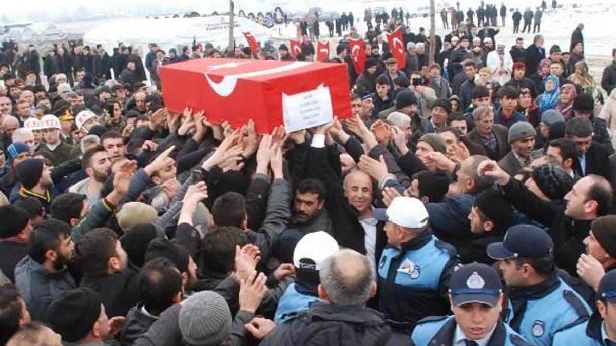 Şehit Osman Ateş'i 5 bin kişi son yolculuğuna uğurladı