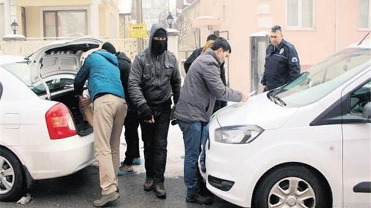 Yine akademisyen baskını
