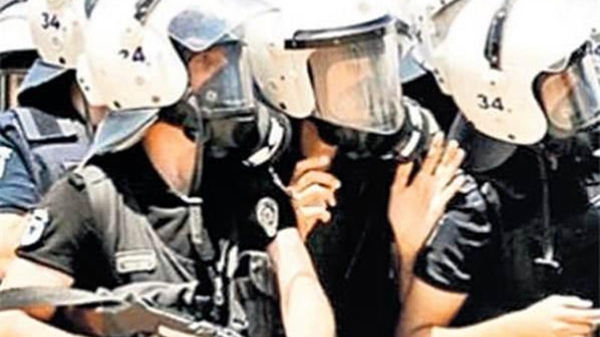 AYM: Polise tüzükle disiplin cezası verilmemeli