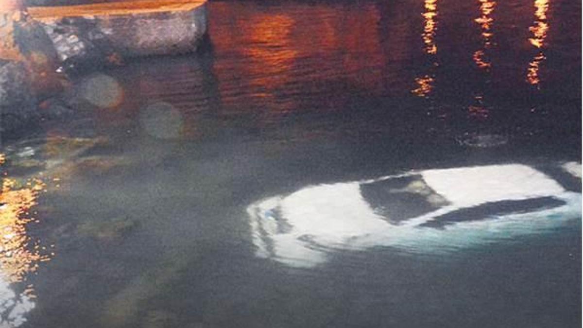 Denize uçan otomobildeki 5 kişi son anda kurtarıldı