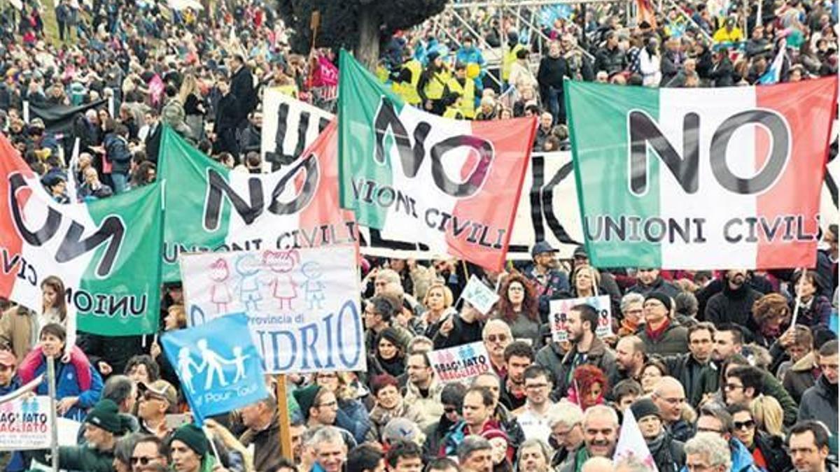 İtalya’da eşcinsel evlilik protestosu