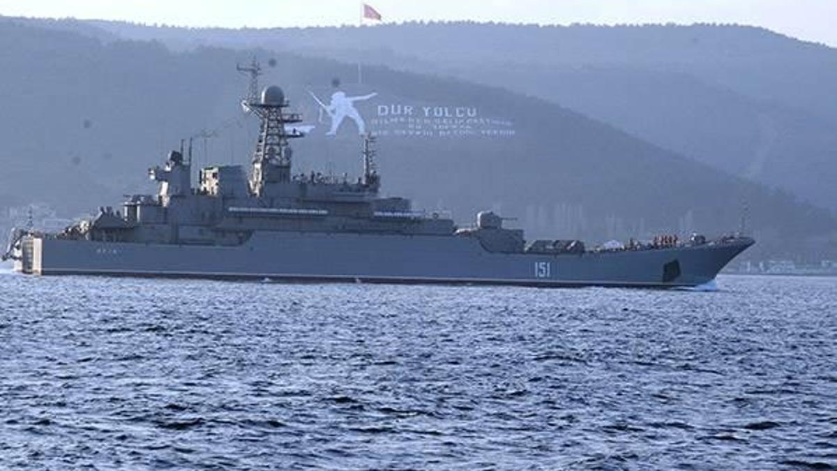 İki rus savaş gemisi Çanakkale'den geçti