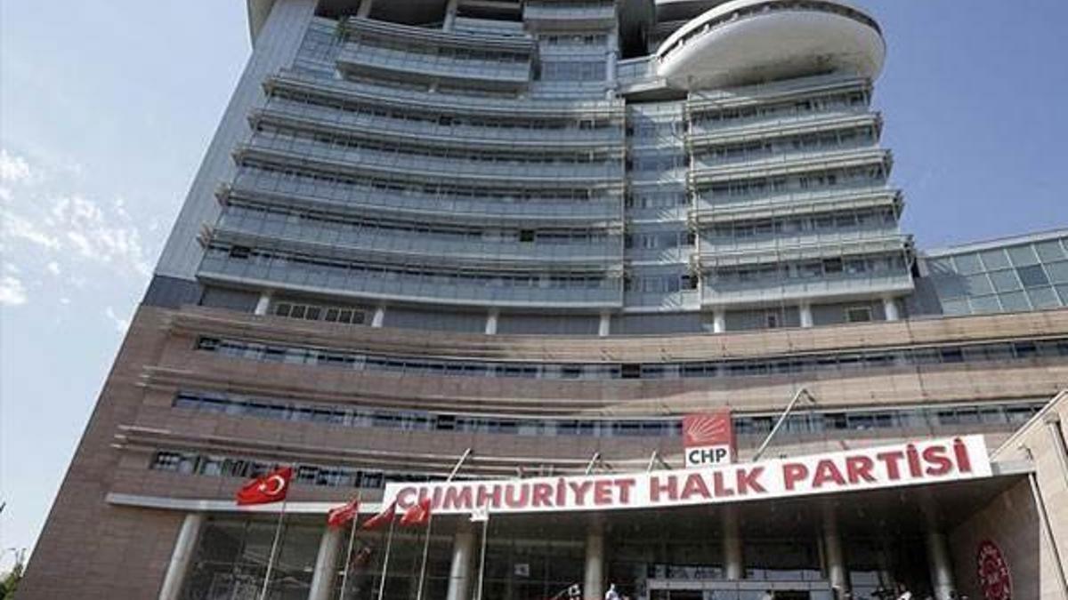 CHP'de 'Atatürk fotoğrafının indirildiği' iddiası araştırıldı