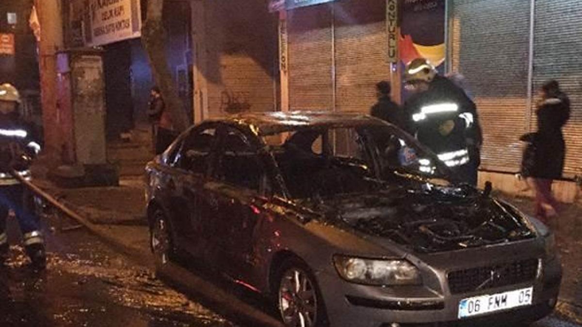 Diyarbakır’da teröristler araç yaktı